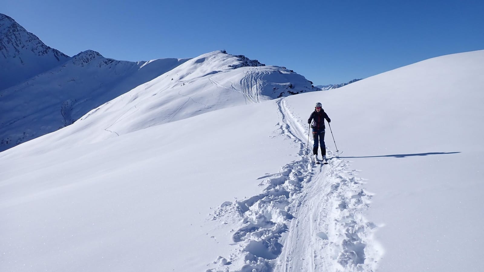 Person auf Skitour